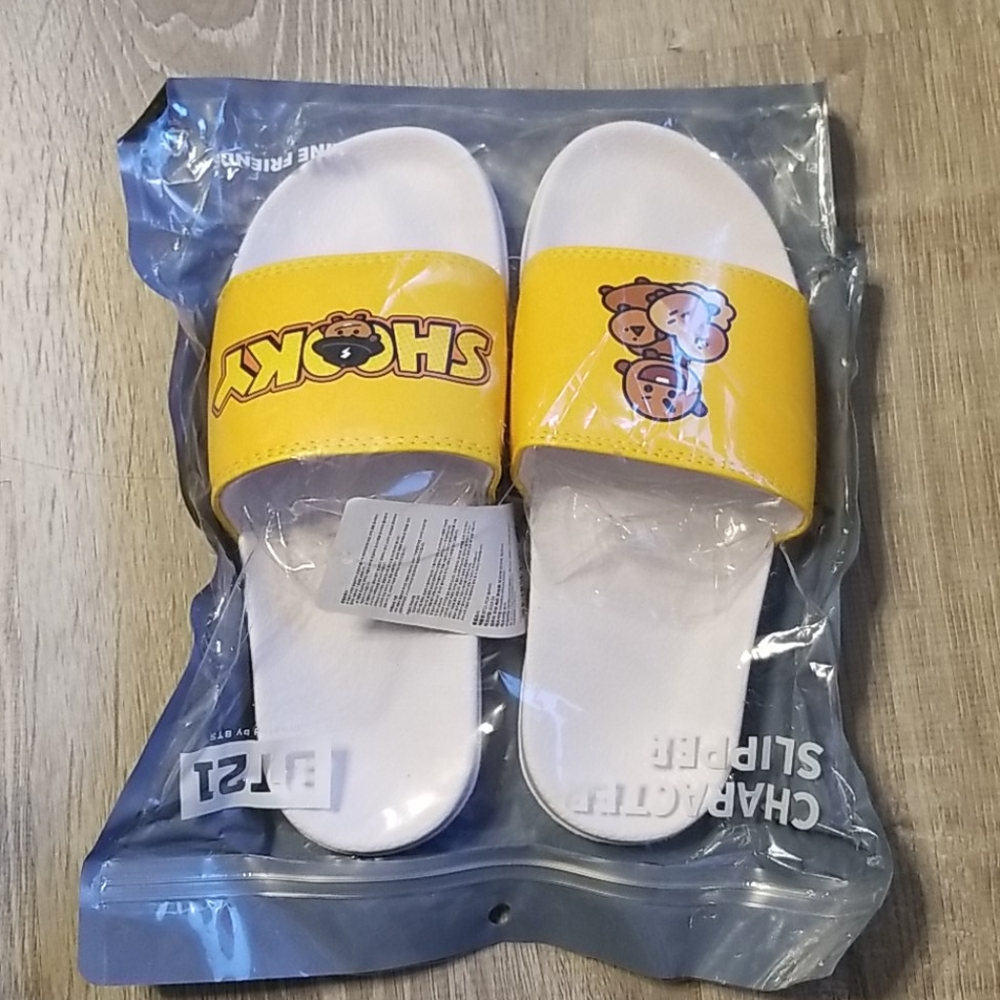 Brand new BT21 slippers(suga)